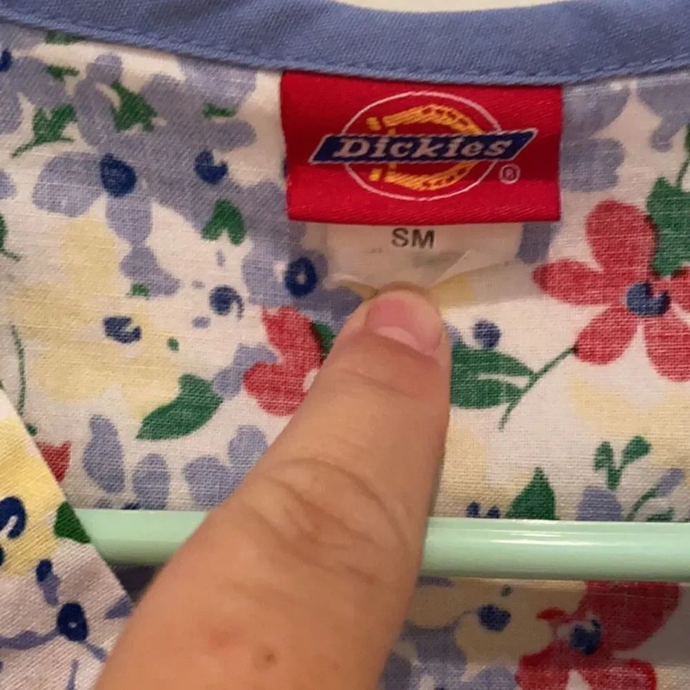 Dickies scrub top S  - Picture 2 of 2